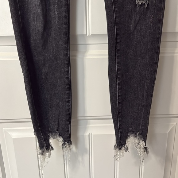 JUDY BLUE - BLACK BUTTON DISTRESSED FLY JEANS - Size 9/29 - Gently Used!! - Picture 6 of 12